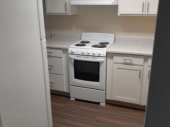 2nd image of 3932 Lancaster Dr NE #3976