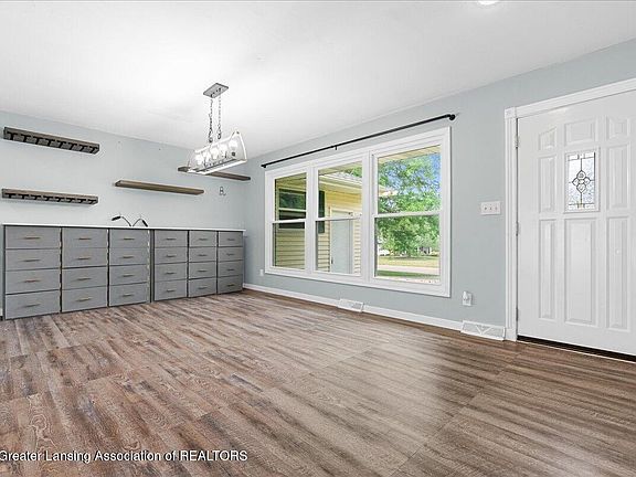 5th image of 2174 Holly Dr