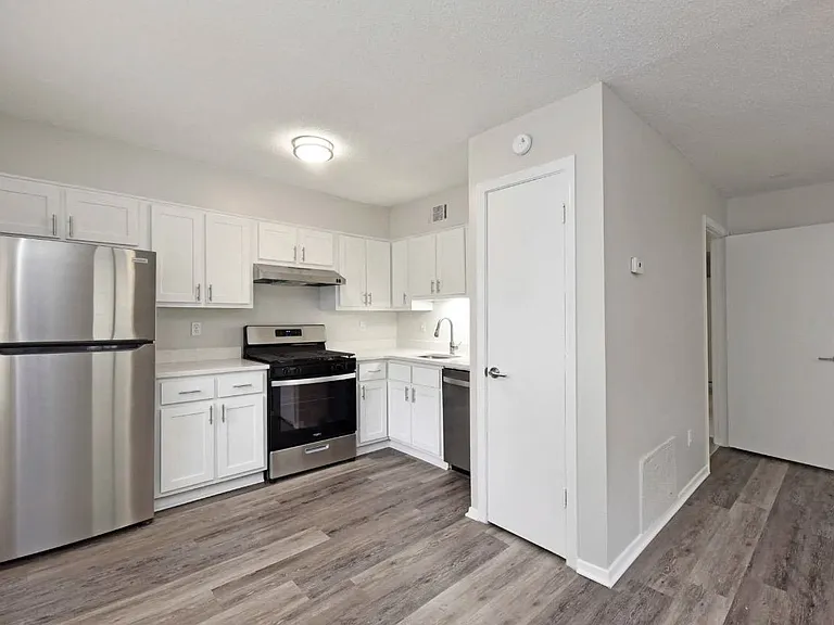 The Meridian Apartments — Photo 7