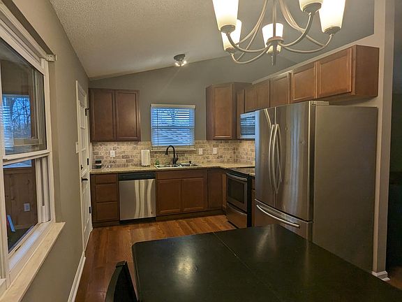 3rd image of 1424 Waynesboro Ln