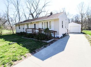 2140 Memorial Dr SE, Cedar Rapids, IA 52403