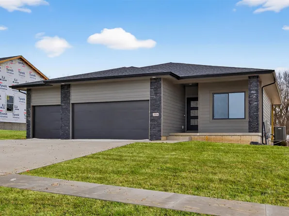 3106 SE Elkwood Ct, Ankeny, IA 50021