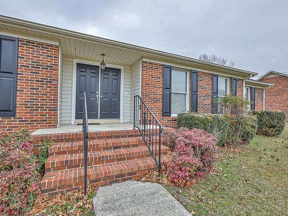 2nd image of 113 Idle Dr W