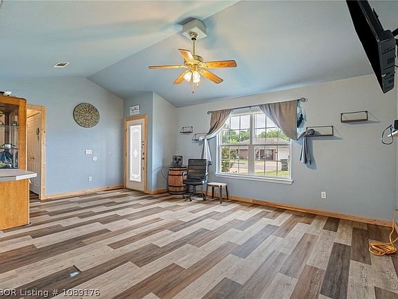 5th image of 609 Kody Ln