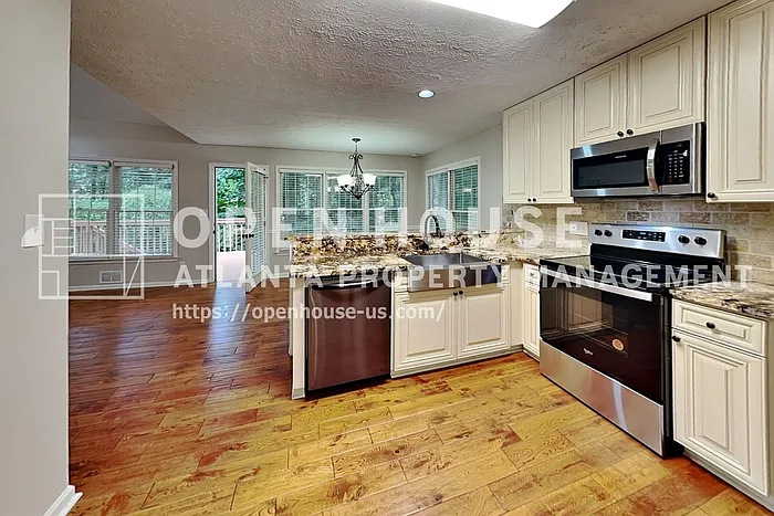4 bed, 2.5 bath, 2893 sqft, $2,825 — Photo 3