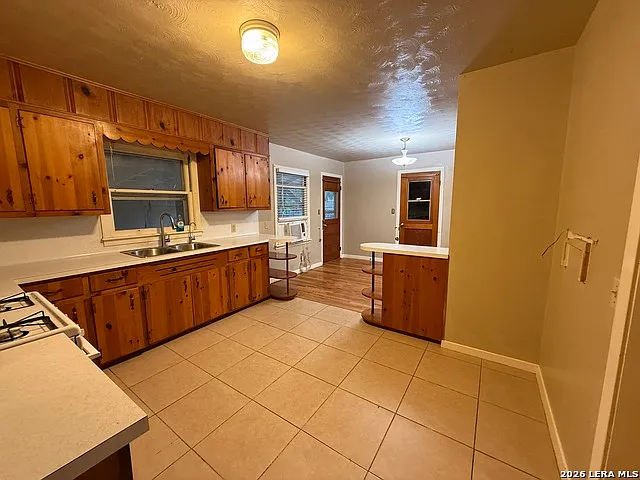 555 N Union Ave — Photo 7
