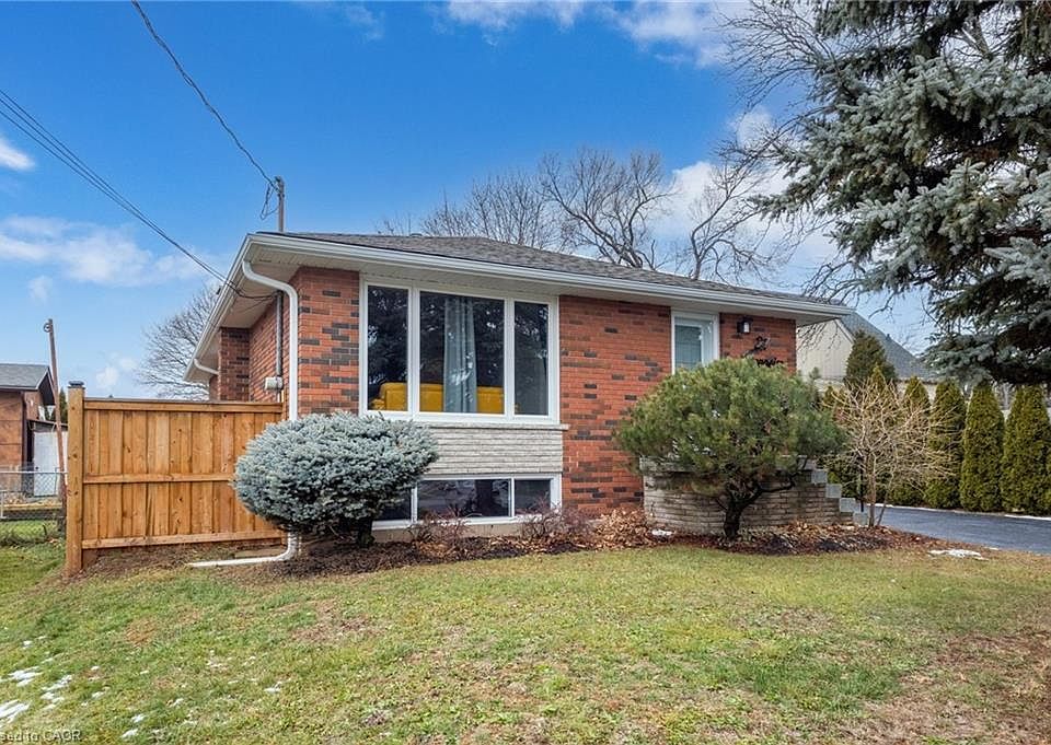 1st image of 27 Blenheim Dr