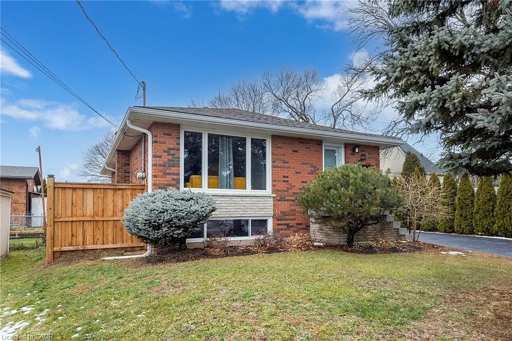27 Blenheim Dr photo 1