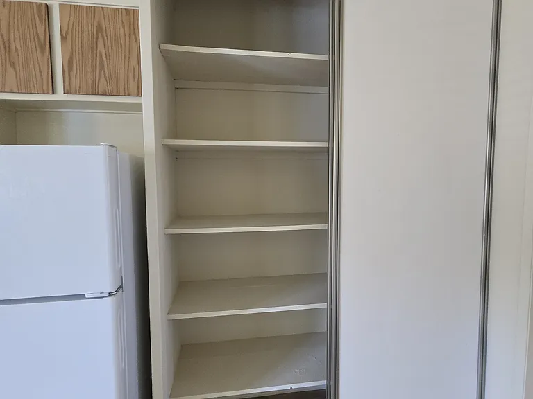 El Capitan Apartments — Photo 9