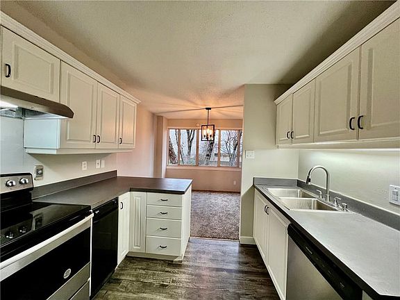 2nd image of 2525 Main St APT 204