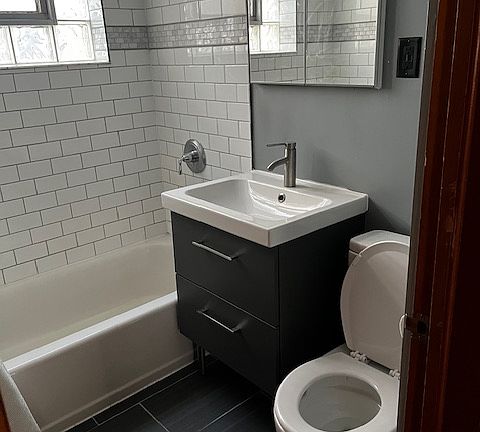 5th image of 5842 N Mulligan Ave #2