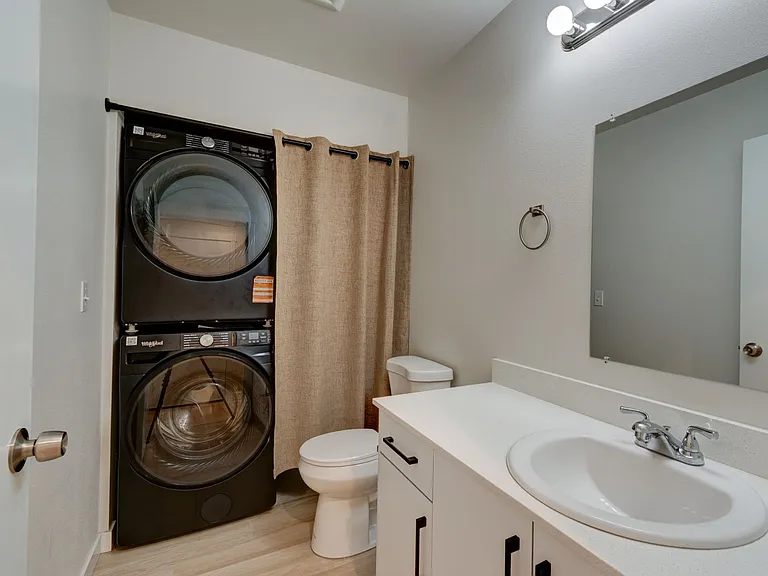 476 SE Barrington Dr #D — Photo 6