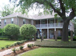 2401 Bedford Dr, New Orleans, LA 70131