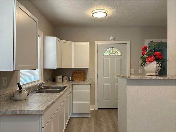 4th image of 5402 Park Ave