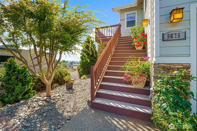 3rd image of 5675 Meadow View Court