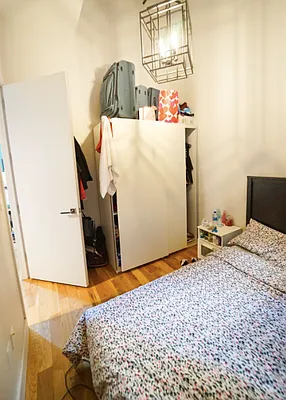 Rented by Manhattan Management LLC | media 47