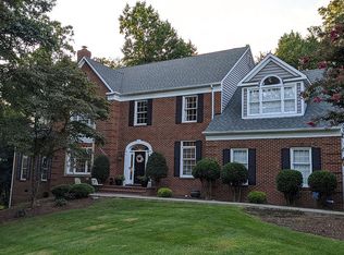 12612 Camberley Forest Dr, Herndon, VA 20171