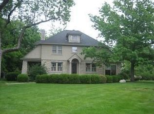 2338 Kensington Dr, Columbus, OH 43221