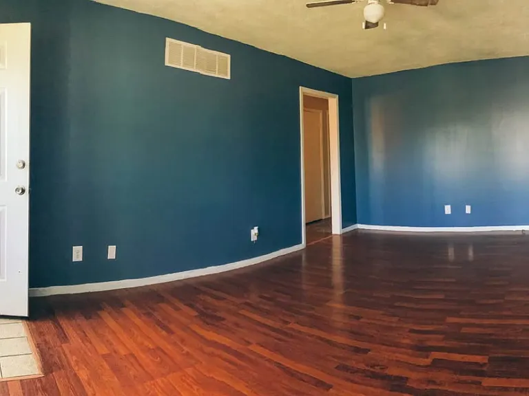 610 W College St — Photo 5