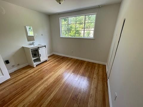 Room 4 with own sink - Top floor