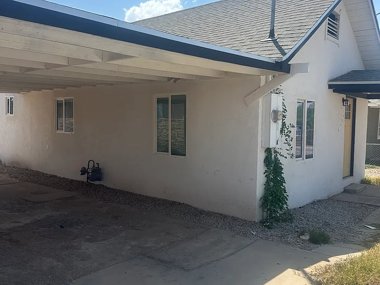 2221 W 1st St — Photo 3
