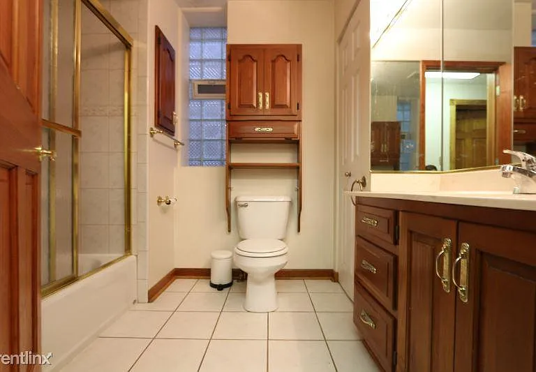 1257 W Flournoy St #2F — Photo 16
