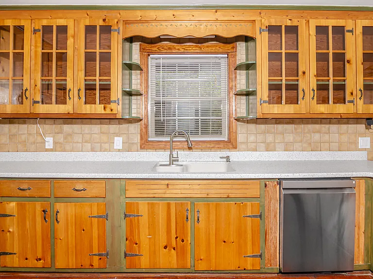 1416 Hilltop Dr — Photo 15