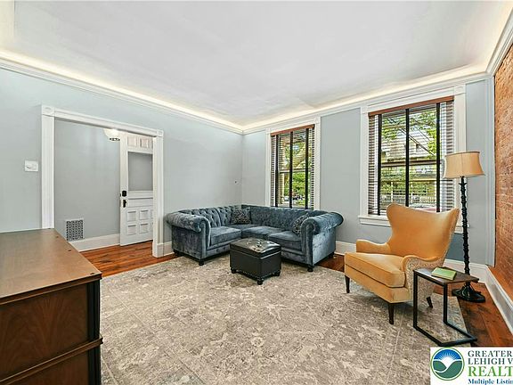 4th image of 406 N New St