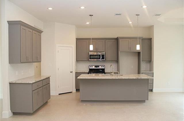 1st image of 22027 Moulin Dr