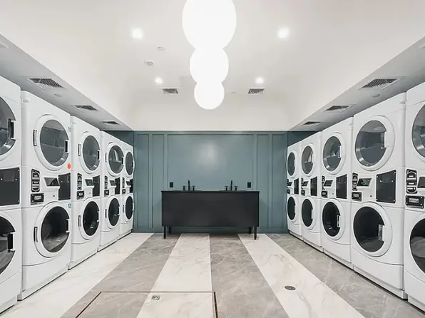 260 Gold Street image 10 of 28