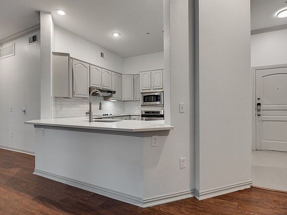 3rd image of 4750 Bowser Ct #103