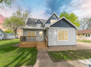 121 Broadway St, Centerville, SD 57014