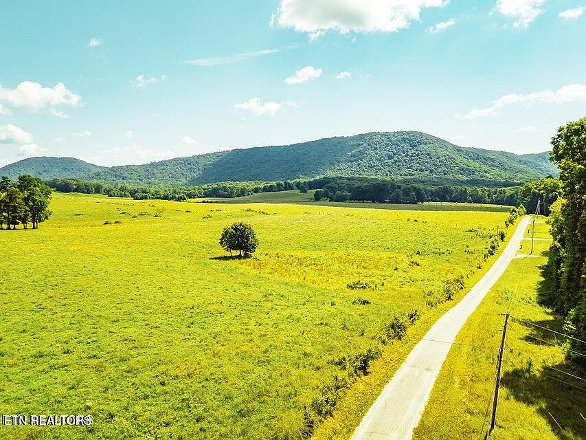 1st image of White Oak Circle Rd