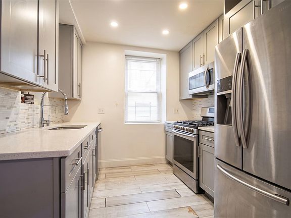 2nd image of 942 Tilden Street
