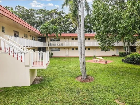 14901 SW 4th St APT 14A, Pembroke Pines, FL 33027