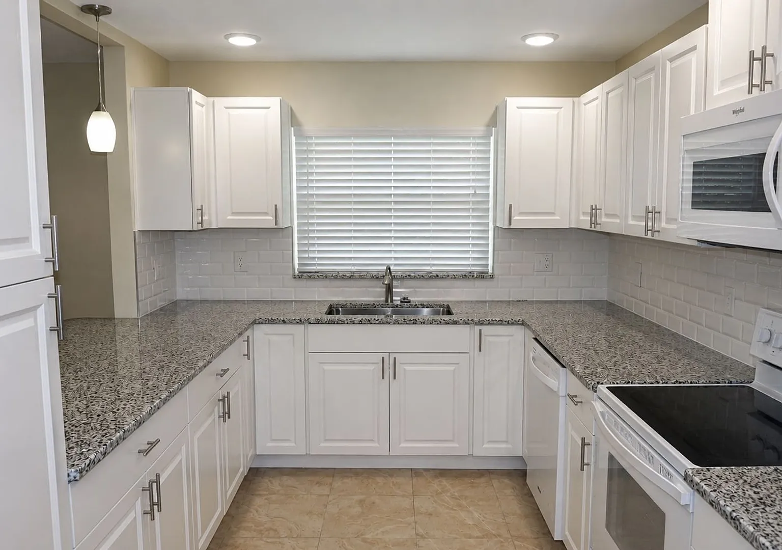 3 Bedrooms / 2 Bath Brandon Home — Photo 3