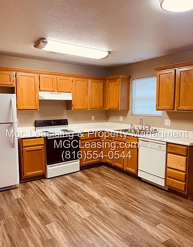 204-206 NW Parker Dr Photo 1 204-206 NW Parker Dr Photo 1