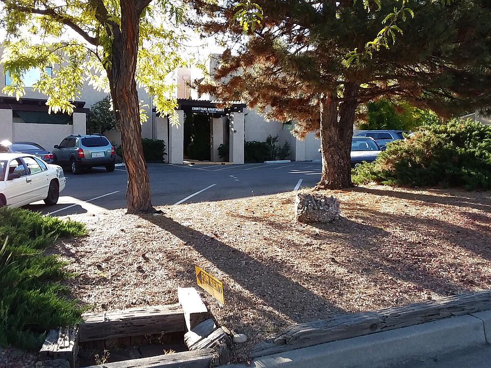 Quiet location, close to downtown.