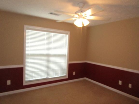 4th image of 33 Devonshire Dr