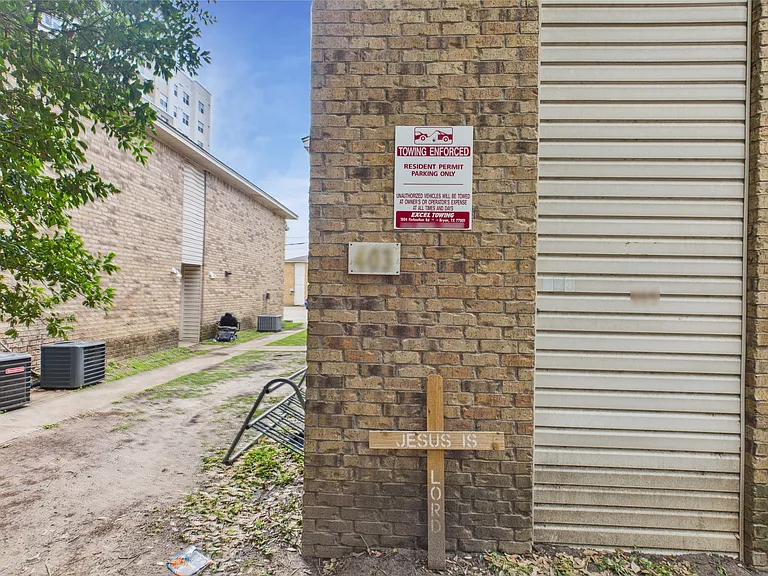 403 Boyett St N — Photo 22