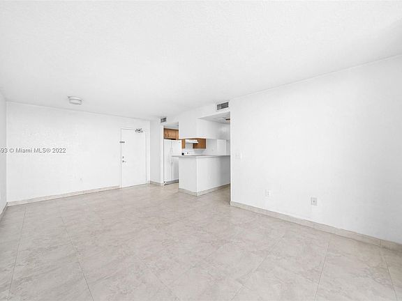 4th image of 816 NW 11th St APT 1210