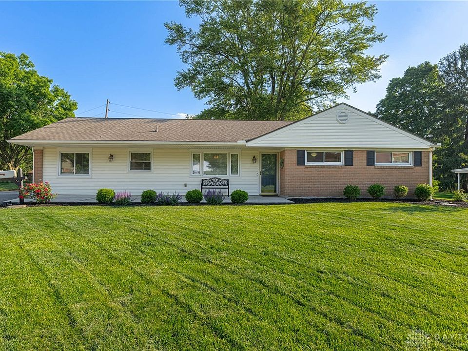 1st image of 152 Blackstone Dr