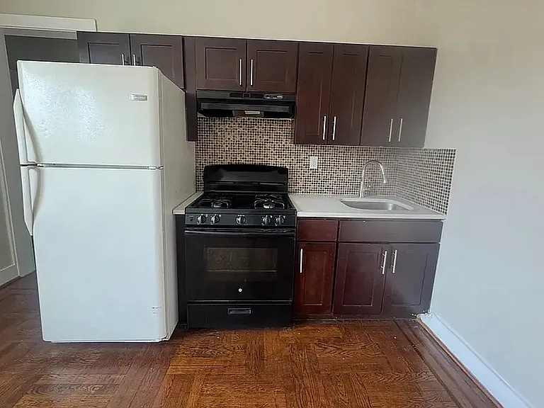 902 Bergen St — Photo 1