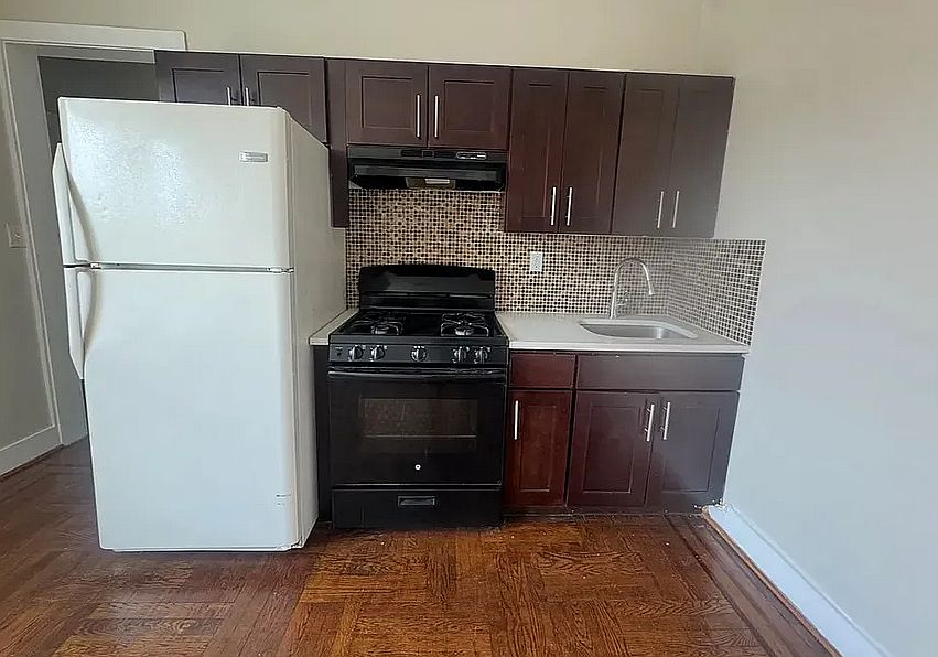 1st image of 902 Bergen St