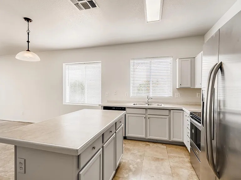 8726 W Bobby Lopez Dr — Photo 6