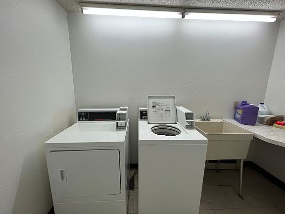 4th image of 42 Almadin Ln #B1