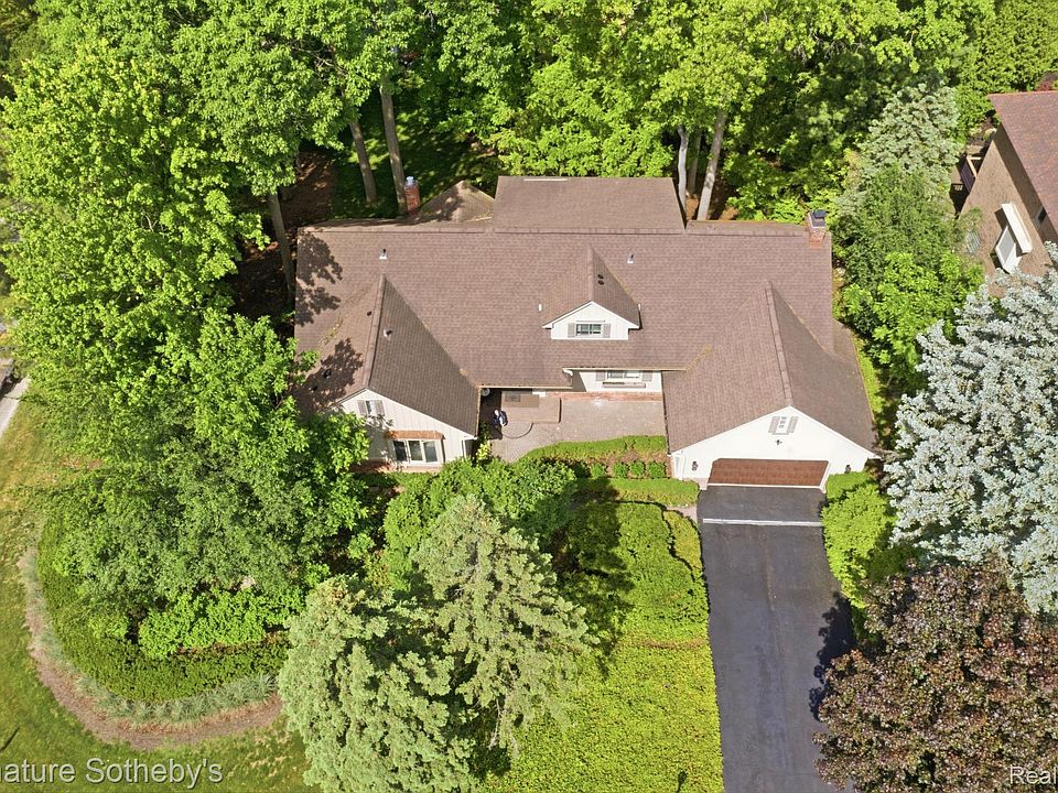 1st image of 3215 Woodview Lake Rd