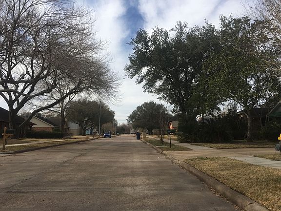 4th image of 923 Bolton Dr