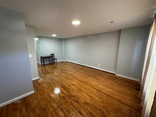 Rented by Premier Metro Realty Corp | media 9