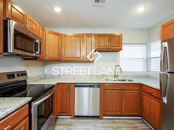4th image of 303 Tangerine Dr